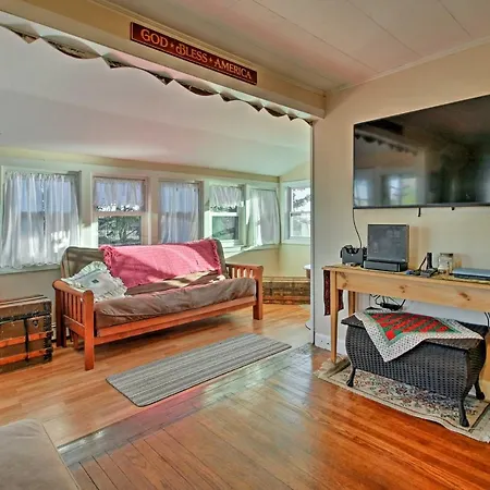 Cozy Buzzards Bay Home Steps To Cape Cod Canal!